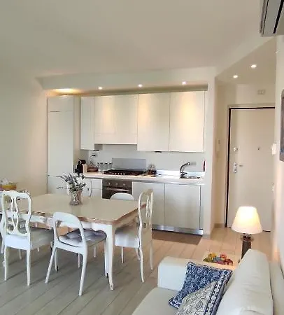 La Luce Del Faro * Vasto